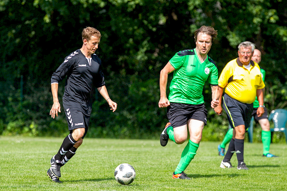 Szene aus einem der Spiele im Jahr 2019. Im grünen Trikot: der Organisator des halleschen Teams Sven Staffeldt