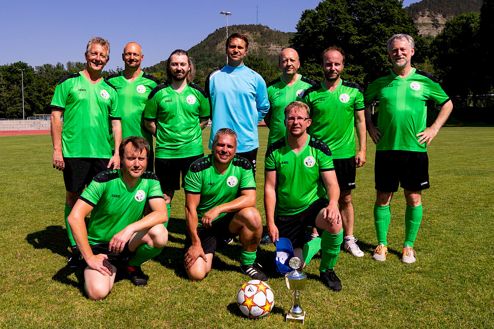 Das MLU-Team in der vorderen Reihe mit Sven Staffeldt, Eike Spielmann und Michael Reichelt, in der hinteren Reihe mit Georg Breidenstein, Torsten Gursinsky, Roger Riedl, Matthias Zänsler, Jörg Wagner, Tobias Weirowski und Dieter Hofmann (jeweils von links).