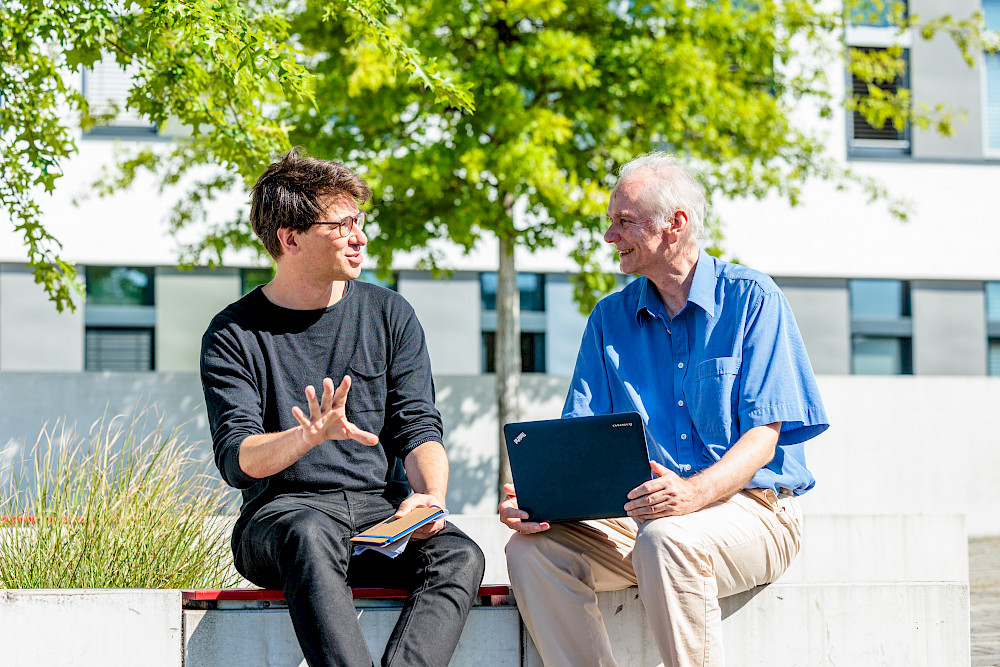 Jakob Hartl (links) und Reinhold Sackmann forschen zum gesellschaftlichen Zusammenhalt.