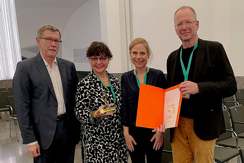 Die Sprechwissenschaftlerin Susanne Voigt-Zimmermann (2. v. l.) hat eine Webinar-Reihe initiiert, die mit dem renommierten Karl-Storz-Lehrpreis geehrt wurde.