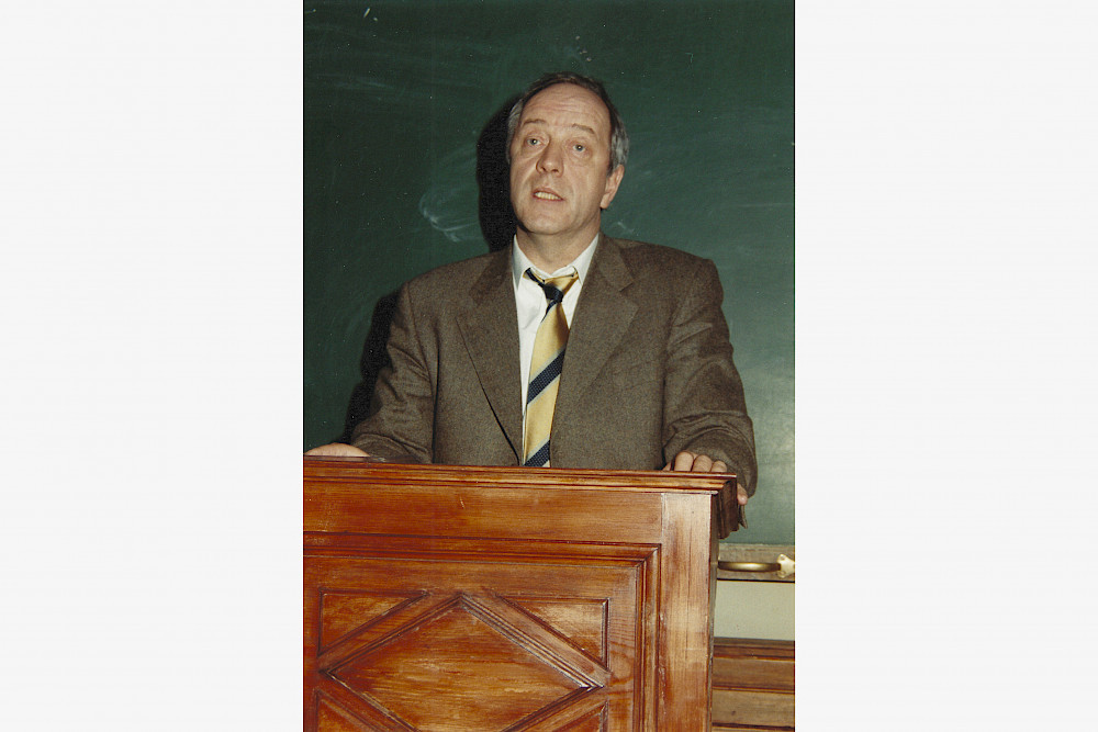 Heinz Thoma (29.12.1944 – 27.11.2022) in der Reihe der Montagsvorträge im Januar 1995. Damals sprach er über Victor Klemperer und die Romanistik.