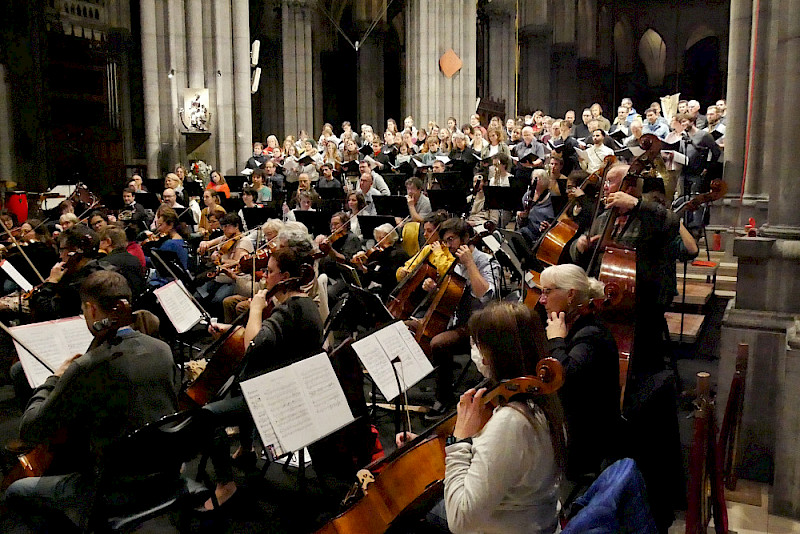 In der Kathedrale in Lille ist der Unichor im Oktober gemeinsam mit dem Orchester „La Folia de Lille“ aufgetreten.
