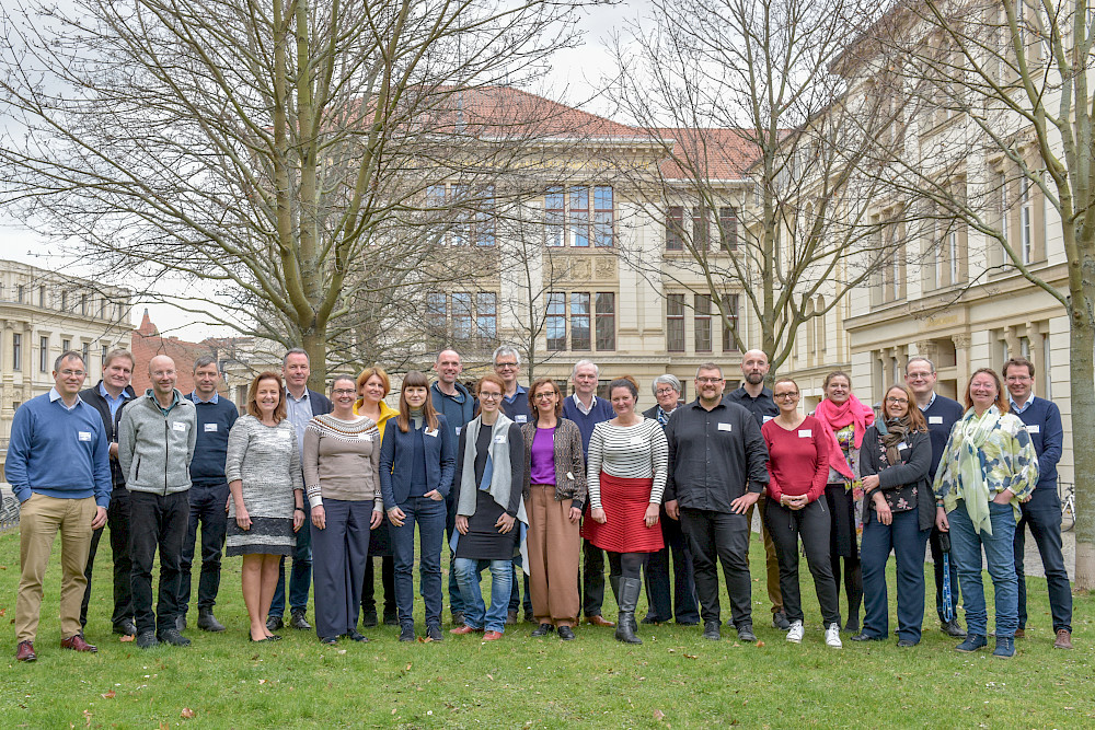 Die Teilnehmerinnen und Teilnehmer des Strategieworkshops, der sich mit der Kooperation zwischen der Universität und der Stadt befasst hat