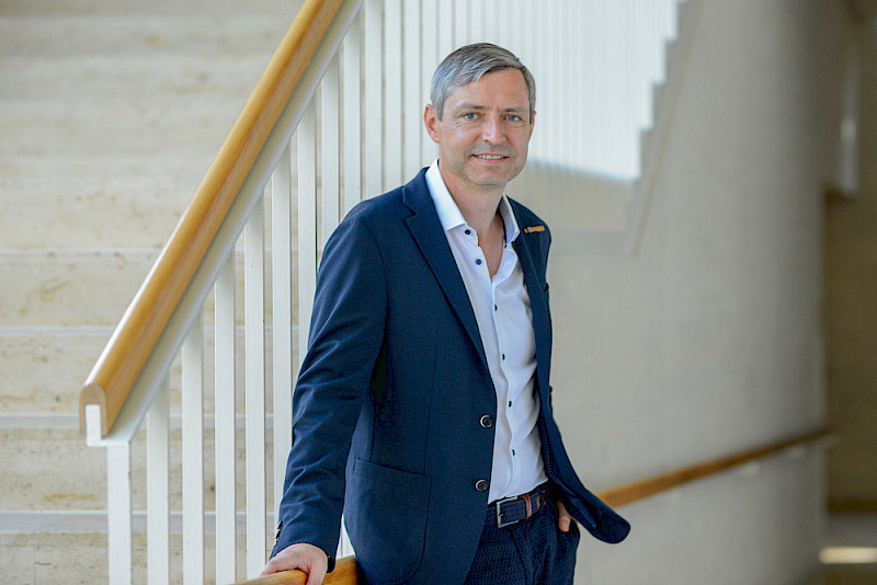 Boris Wille leitet das International Office.