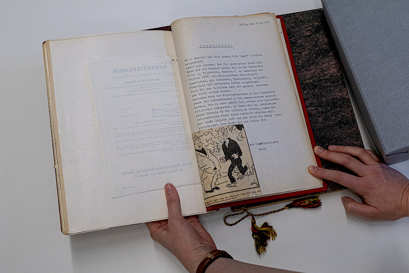 In den Brigadebüchern wurde der Alltag in Arbeit und Freizeit festgehalten - hier die Ankündigung eines Mini-Sportfests in der Film- und Bildstelle.