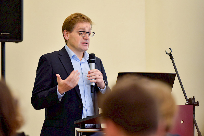Johannes König vom Bereich Empirische Schulforschung an der Universität zu Köln hielt die Keynote.