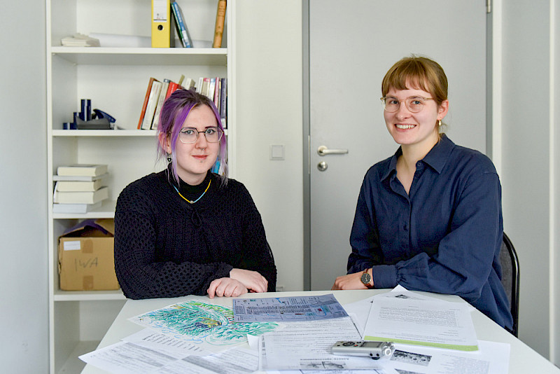 Alexandra Kolesnikova (geb. Kenig) und Anne Kluger (rechts) führen gemeinsam das Projekt zu Sowjetdeutschen durch.
