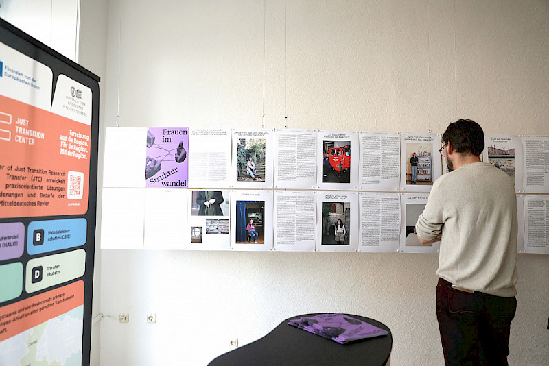 Blick in die Ausstellung "Frauen im Strukturwandel" in Zeitz