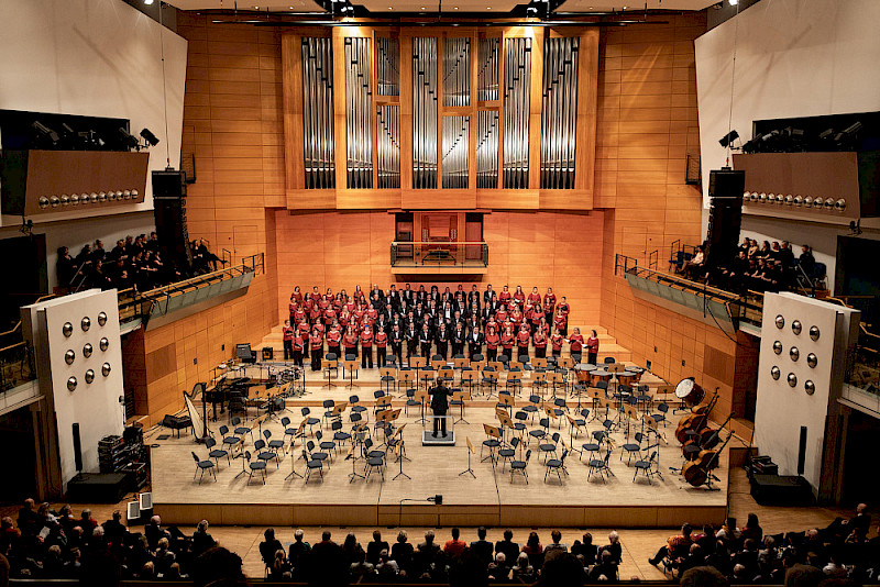 Der Universitätschor beim Großen Frühjahrskonzert 2025 in der Händel-Halle