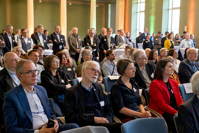 Zahlreiche Gäste verfolgten die Rede der Rektorin.