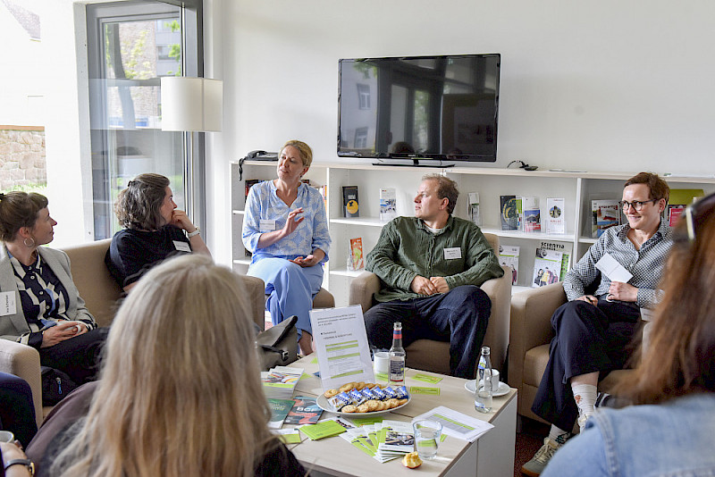 Beim World Café konnten sich die Teilnehmenden themenspezifisch informieren.