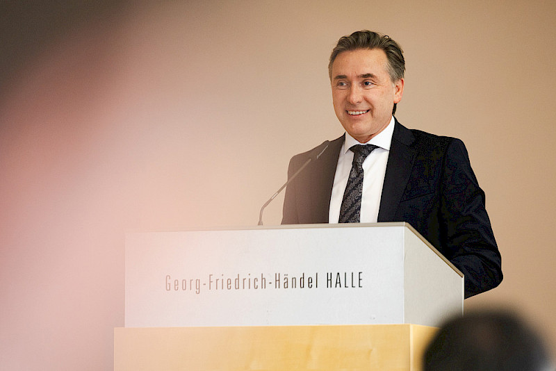 Staatssekretär Thomas Wünsch richtete ein Grußwort an die Teilnehmerinnen und Teilnehmer des Forums.