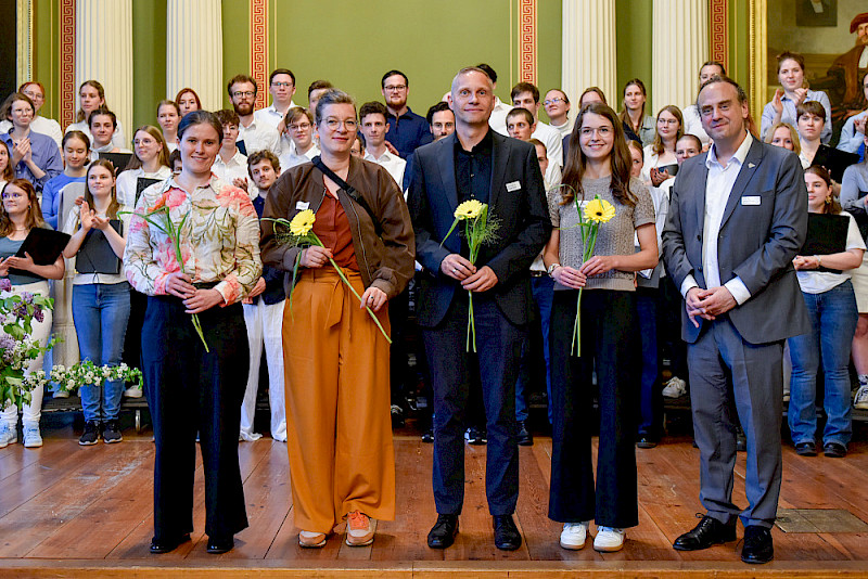 Sie erhielten das Hochschuldidaktische Zertifikat von Prorektor Pablo Pirnay-Dummer: Anne Kurzmann, Holger Cynis, Christine Matzke, Grainne Baker (von rechts).