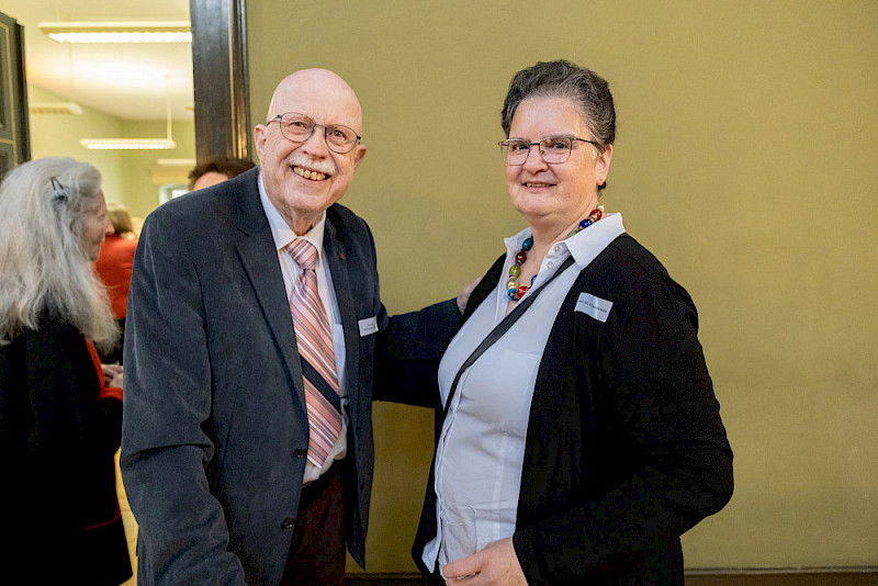 Rektorin Claudia Becker und Altrektor Wulf Diepenbrock.